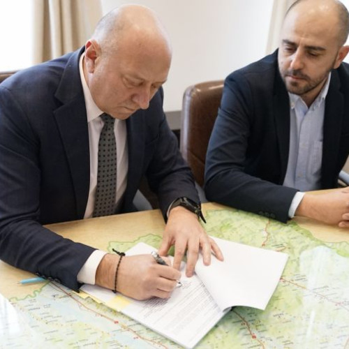 Semnat contract de reabilitare la Casa Alecsandri. Valentin Ivancea le urează succes antreprenorilor la finalizarea lucrărilor