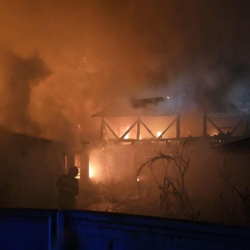Incendiu în localitatea Vidra: victime evitate, pagube semnificative