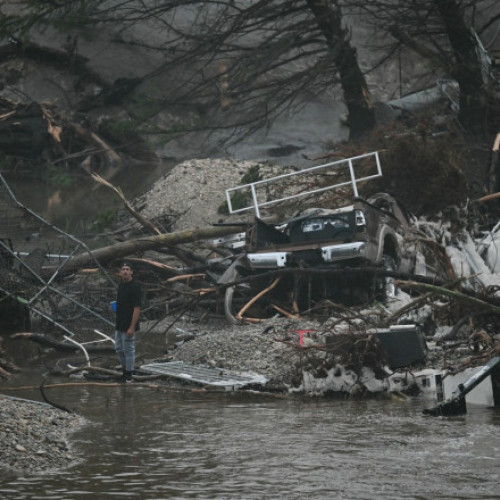 Inundatii severe in Texas: cel putin 27 de fete disparute si victime ale ploilor torentiale