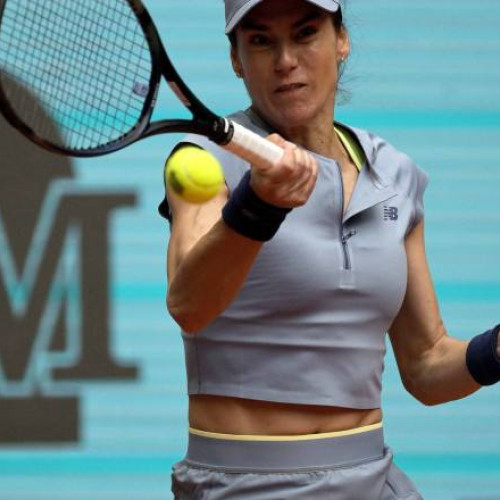 Sorana Cîrstea și Anna Kalinskaya s-au calificat în optimile turneului de la Wimbledon la dublu, informează site-ul damboviteanul.com. Cu o victorie dificilă, ele au învins perechea Kamilla Rakhimova și Siskova, scor 7-6 (9-7), 4-6, 6-2, după aproape trei ore de joc.