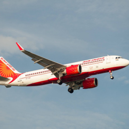Autoritatea aeronautică din India a impus sancțiuni companiei Air India Express în luna martie, din cauza faptului că nu a înlocuit la timp anumite componente ale motorului unui avion Airbus A320, conform unei directive de siguranță emisă de Agenția pentru Siguranța Aviatiei din Uniunea Europeană (EASA). Potrivit unui document guvernamental consultat de Reuters, compania a fost acuzată și de falsificarea înregistrărilor de mentenanță pentru a demonstra o conformare fictivă.
