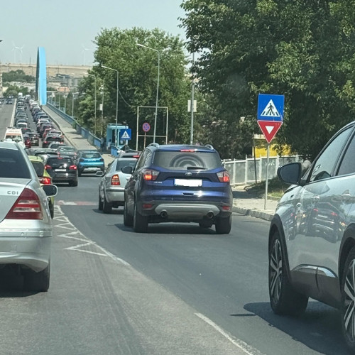 Coloane de mașini blochează centrul orașului