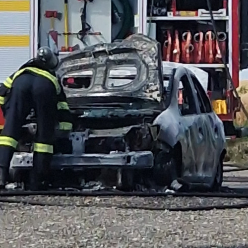 Mașină în flăcări pe drumul național din Botoșani