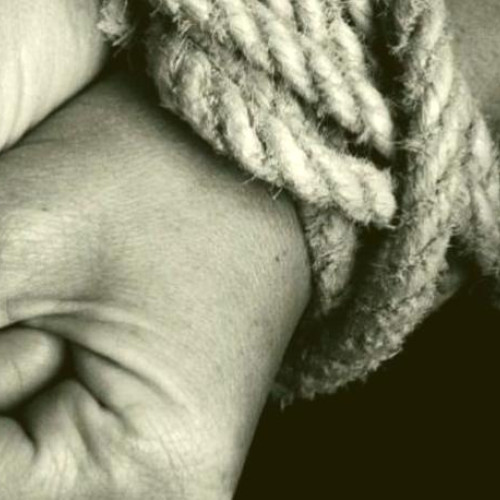 Tânăr din Botoșani, acuzat de violență în familie și lipsire de libertate