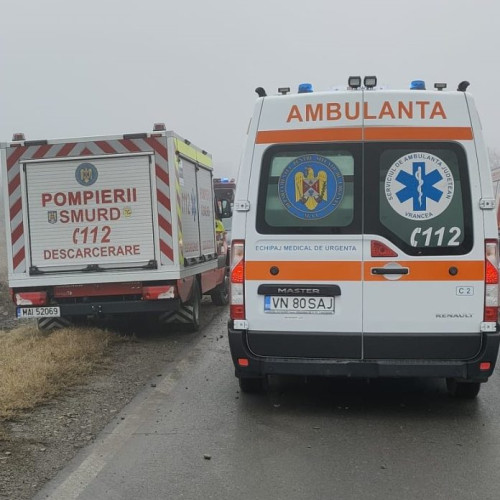 Victimele unui accident rutier din Vrancea, transportate la spital