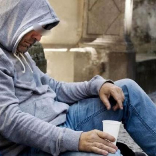 Un bărbat fără adăpost creează probleme în zona transportului în comun din Cluj-Napoca