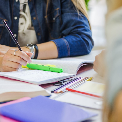 Elevi din mai multe orașe din țară au câștigat primele două locuri la categoria „seniori” la faza națională a Olimpiadei de creativitate științifică, care a avut loc în acest an la Suceava. Competitia a reunit participanți din Sibiu, Craiova, Iași, Vaslui, Brașov, Constanța și Suceava, după cum notează radiotop.ro.