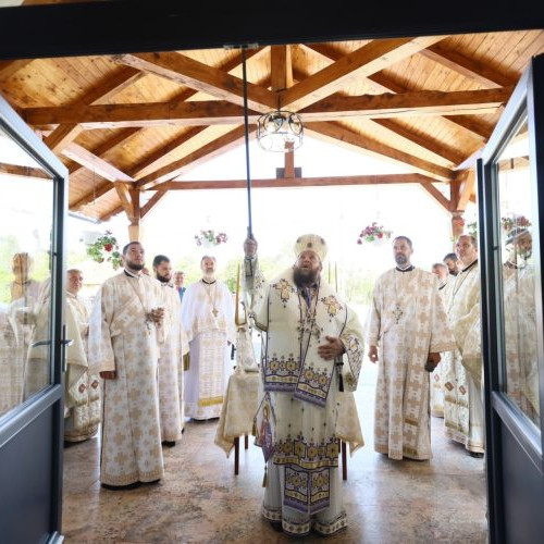 preasfințitul timotei satmareanul a vizitat parohia din curtuiusu mic