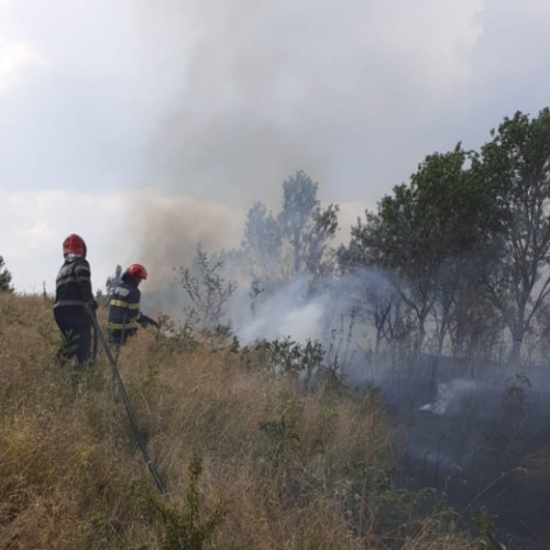 Incendiu de proporții în județul Cluj, stingherit de echipele de salvare