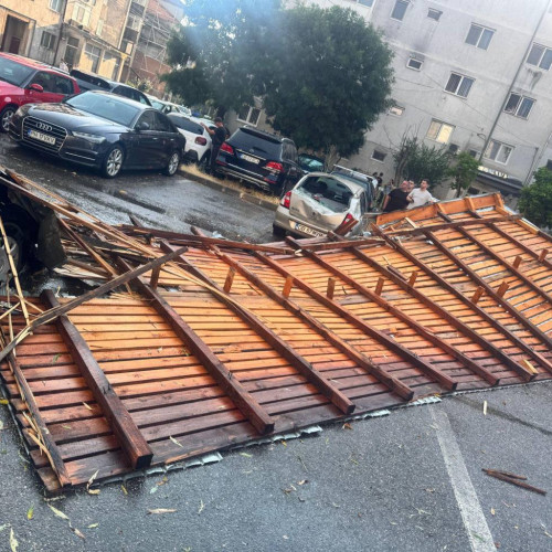 Furtună după o zi caniculară a cauzat pagube în mai multe localități din Dâmbovița