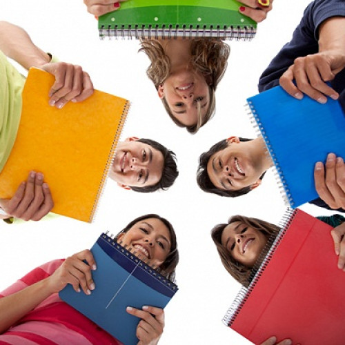 Absolvenții primesc primă de inserție