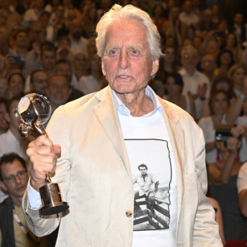 Michael Douglas, actor american cu două premii Oscar, se retrage din activitate, cel puțin momentan, și nu are planuri de revenire, cu excepția cazului în care apare o oportunitate cu totul specială. Într-un interviu acordat duminică la Festivalul Internațional de Film de la Karlovy Vary, din Cehia, actorul în vârstă de 80 de ani a spus că a luat această decizie după aproape 60 de ani de carieră.
