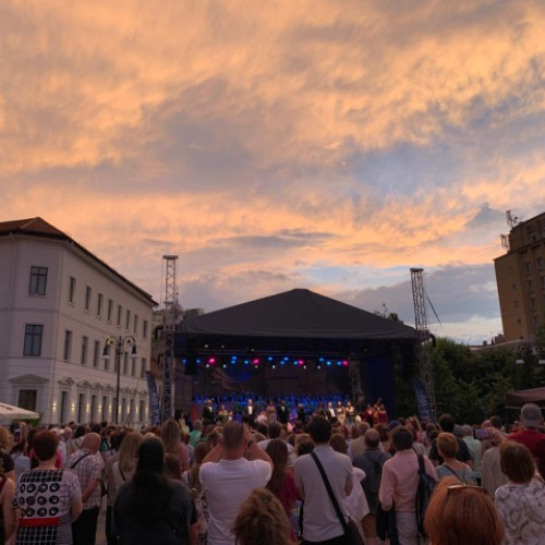 opera brașov estival aduce evenimente de vară în piața sfântul ioan