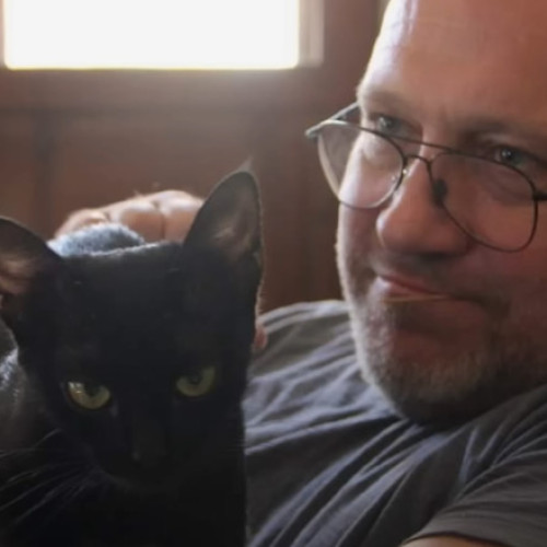 soldatul ucrainean Valerii Zelenski a murit la mai puțin de o lună după ce s-a întors acasă din captivitate, relatează digi24.ro. Zelenski, în vârstă de 57 de ani, a fost capturat în estul Ucrainei de forțele ruse și a petrecut peste trei ani în captivitate. În luna mai, el a fost eliberat în cadrul unui schimb de prizonieri, iar familia sa a fost extrem de fericită pentru întoarcerea sa.