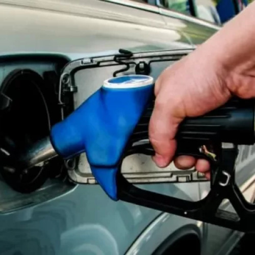 Creșterea prețurilor la carburanți de la 1 august va afecta consumatorii din România