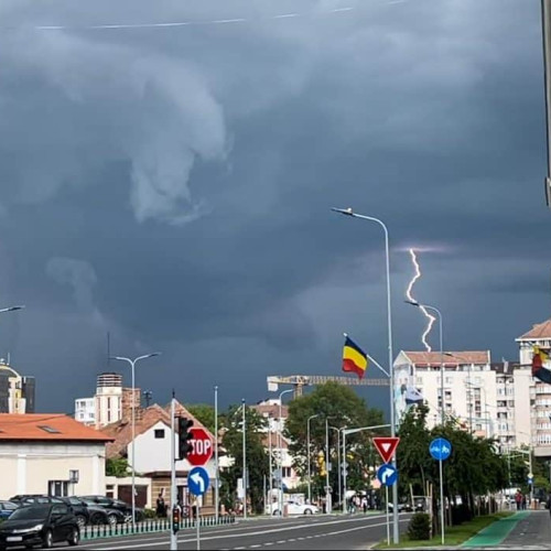 Alerta de furtuni puternice în județul Alba: cum să te protejezi