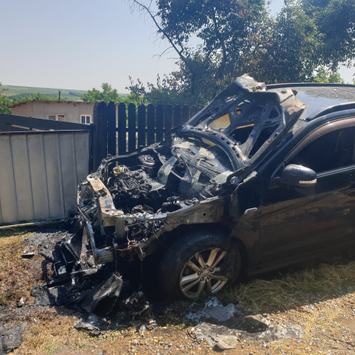 Incendiu în Nisceni: un autoturism a fost distrus