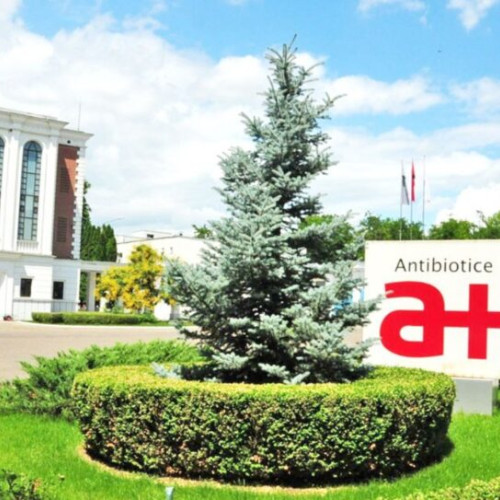 Fundul de pensii privat Metropolitan Life a depăşit pragul de 5% din acţiunile companiei Antibiotice Iaşi, potrivit unui raport transmis Bursei de Valori Bucureşti. La 1 iulie 2025, fondul controla 5,034% din acţiuni, adică aproape 34 de milioane de titluri, evaluând investiţia la aproximativ 80 de milioane de lei, conform ziarului financiar.