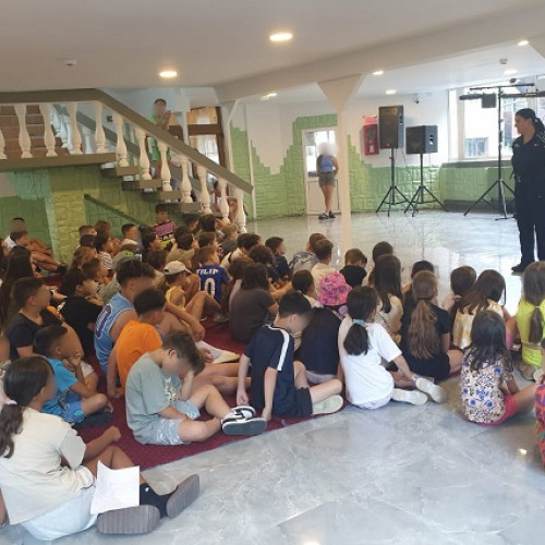 PolițiaBrașov lansează campania „Setează siguranța copilului tău” pentru protejarea adolescenților online