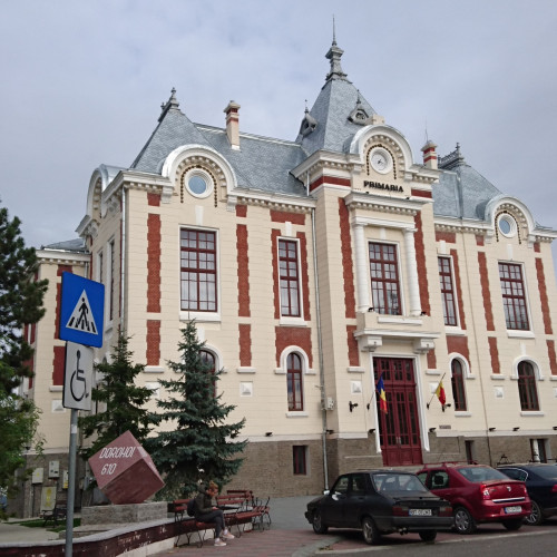 Primăria Dorohoi câștigă în instanță clădirea fugară a unei firme