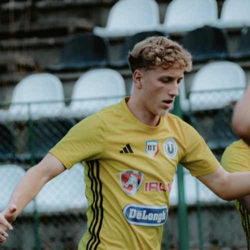 Alin Chintes, jucătorul de doar 19 ani al Universității Cluj, s-a întors pe teren înainte de estimările inițiale, oferind un plus de sprijin echipei înainte de startul sezonului. Fotbalistul a revenit în lotul pregătit de Ioan Ovidiu Sabău după ce s-a accidentat la Campionatul European U19.