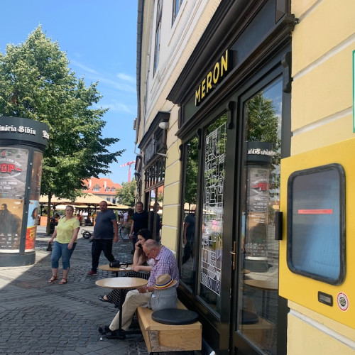 Primăria Sibiu a instalat trei defibrilatoare automate în zone aglomerate ale orașului