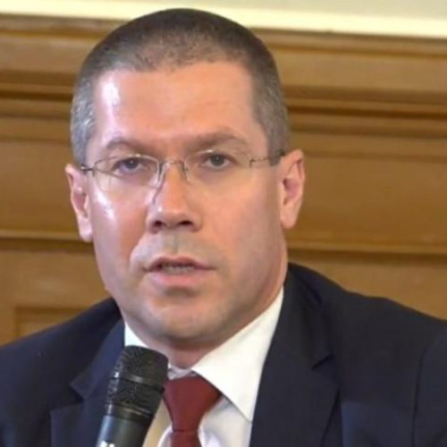 Dacian Cosmin Dragoș, profesor universitar la Universitatea Babeș-Bolyai din Cluj-Napoca, a fost numit judecător al Curții Constituționale a României (CCR). Decretul în acest sens a fost semnat de președintele Nicușor Dan, iar Dragoș va ocupa această funcție pentru un mandat de nouă ani, începând cu data de 13 iulie 2025.