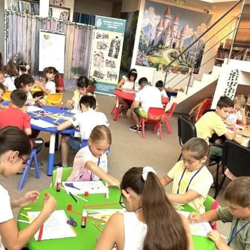 copii devin artiști și explorează lumea poeziei în cadrul proiectelor educaționale