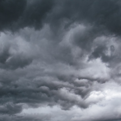 Furtunile devastează zona de vest a României, provocând pagube și pericole pentru populație