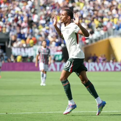 Chelsea Londra s-a calificat în finala Cupei Mondiale a Cluburilor după ce a învins echipa braziliană Fluminense cu scorul de 2-0, în semifinalele disputate pe MetLife Stadium din New York. Potrivit site-ului ziaruldeiasi.ro, meciul a fost unul plin de întâmplări interesante.