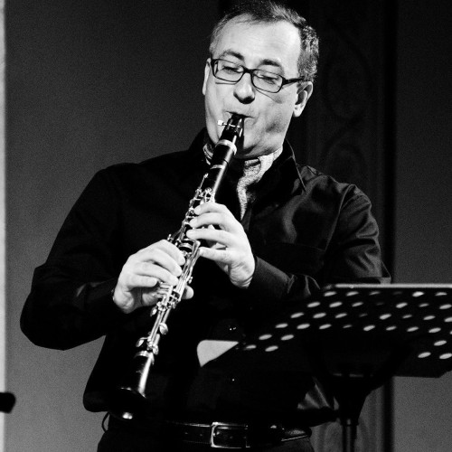 Muzician grec cu studii și carieră internațională