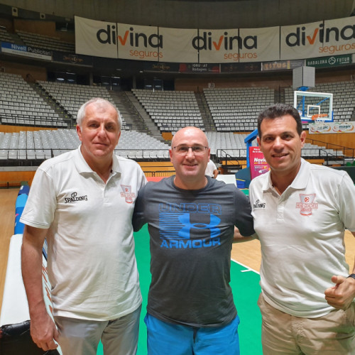 Florin Nini, președintele Academiei de baschet Phoenix din Galați, a avut o perioadă aglomerată în ultimele zile. Potrivit portalului vieta-libera.ro, el a petrecut două zile la Belgrad, unde a participat la Școala de perfecționare a antrenorilor, și trei zile în Atena, la Congresul Euroligii antrenorilor de baschet. După aceste activități, începând de joi, Nini va fi prezent la Campusul Internațional de la Galați pentru diverse evenimente de pregătire.