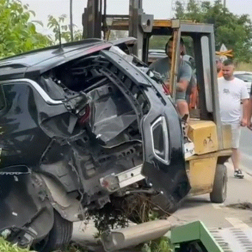 Bărbat rănit grav după ce autoturismul a fost lovit de un tren în Buzău