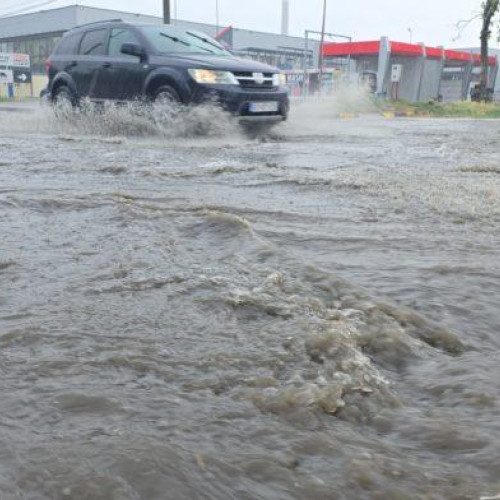 Inundații rapide în Botoșani după ploaia puternică