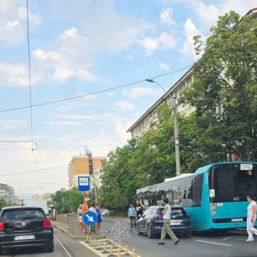 bărbat accidentat după ce a fost lovit de o mașină pe strada otelarilor