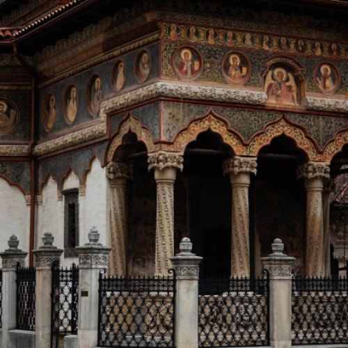 Femeie ucraineană, filmată furând dintr-o biserică din București