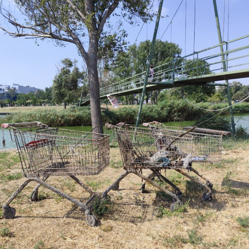 Bunuri suspecte abandonate la fața locului, anchetate de poliție