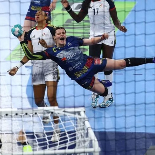 Naționala feminină under 19 a României a câștigat primul meci din grupa D a Campionatului European din Muntenegru, învingând Insulele Feroe cu scorul de 31-25. În primul său meci la turneul din acest an, echipa națională și-a trecut în palmares victoria, după un meci disputat strâns, unde principalele marcatoare au fost Bodijar cu 6 goluri, Lacusteanu și Serban, ambele cu câte 5.