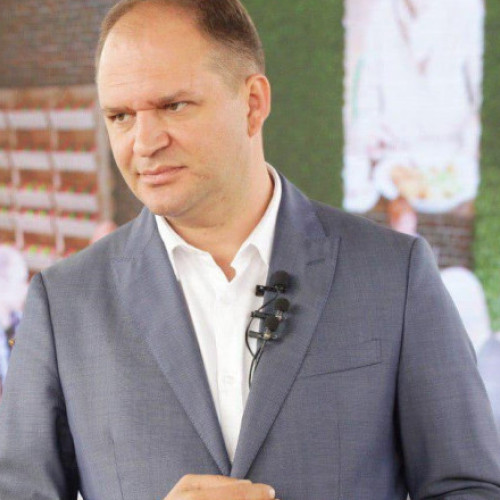 Ion Ceban, primarul orașului Chișinău, consideră că interdicția de intrare în România și spațiul Schengen, impusă împotriva sa, reprezintă o „rafuială politică” a actualei guvernări de la Chișinău. Într-un mesaj video, edilul a acuzat-o pe președinta Maia Sandu și Partidul Acțiune și Solidaritate (PAS) că folosesc instituțiile statului pentru a-l bloca, conform digi24.ro.