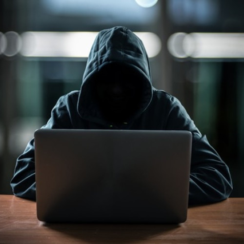 rețea de fraude și apeluri telefonice ilegale destructurată în București și Brașov