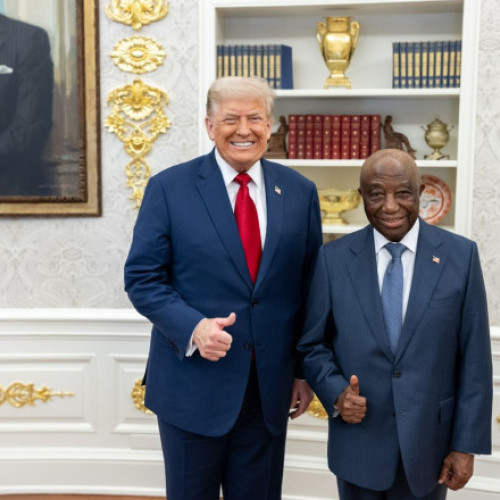 Donald Trump l-a felicitat pe președintele Liberiei pentru nivelul său de engleză