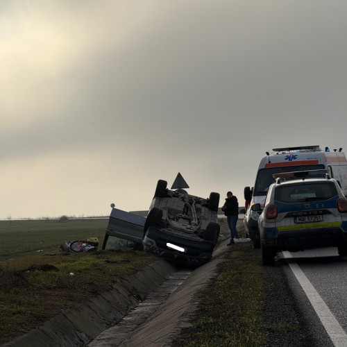 Accident rutier în Constanța: un autoturism s-a răsturnat, rănind doi bărbați