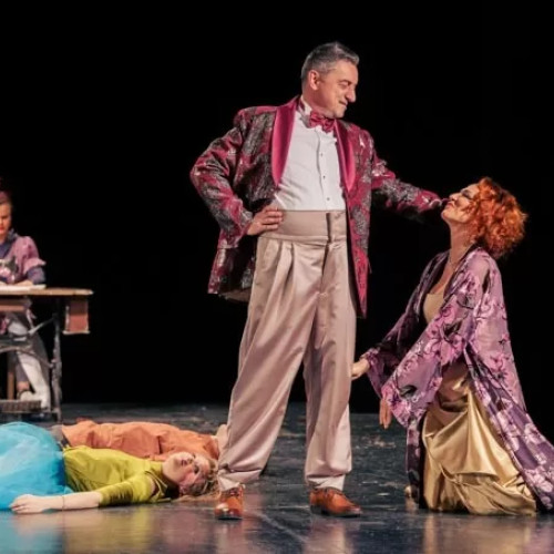 spectacolul „visul unei nopți de vară” de william shakespeare, prezentat la teatru sica alexandrescu din brasov