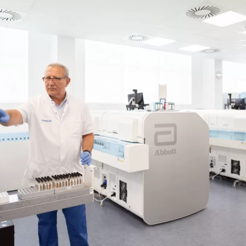 medLife inaugurează primul laborator complet automatizat din brașov