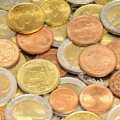 banca națională a bulgariei introduce moneda euro, marcând finalul tranziției țării spre aderarea oficială la zona euro