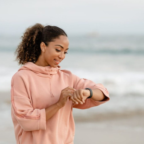 Samsung Galaxy Watch Ultra 2025, un accessory de lux pentru stiluri minimaliste