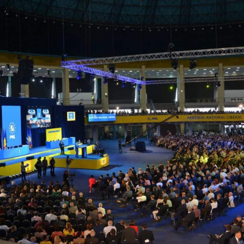 Congresul extraordinar al PNL se va desfășura sâmbătă la Palatul Parlamentului, unde se va alege noua conducere a partidului în prezența a 1.200 de delegați. Potrivit sursei alba24.ro, trei politicieni din Alba s-au înscris pentru funcții importante în partid. Este vorba despre Ion Dumitrel, președintele Consiliului Județean Alba, care candidează pentru funcția de vicepreședinte regional pentru județele din Regiunea Centru, și Florin Roman, deputat, candidat pentru postul de prim-vicepreședinte.