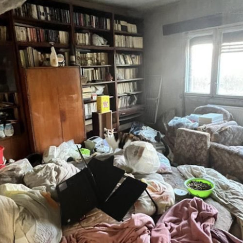 oporţi într-un apartament din Cluj-Napoca, ale locatarilor dintr-un bloc de pe strada Fabricii, reclamă condiții insalubre și solicită intervenția urgentă a autorităților.