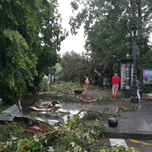Fenomene extreme de natură devin tot mai frecvente în România, avertizează climatologii