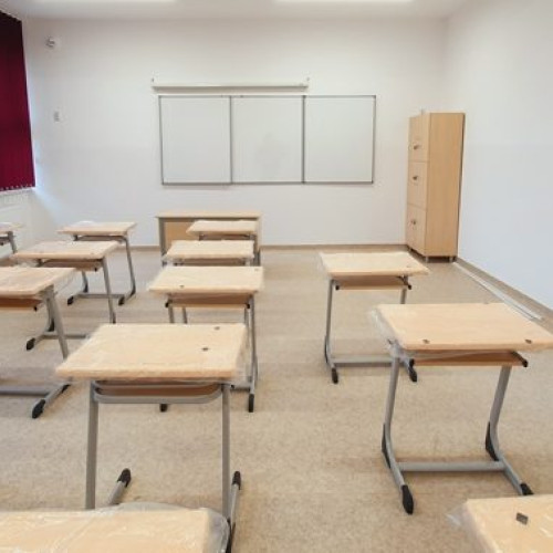 Profesorii pot boicota concursul de titularizare din acest an, programat pentru data de 15 iulie, din cauza nemulțumirilor legate de noile măsuri implementate. Cadrele didactice sunt nemulțumite de creșterea normei didactice, reducerea plății cu ora și de incertitudinea privind locurile de muncă, relatează alba24.ro.